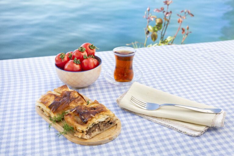 MANAVGAT, GİRİT LEZZETLERİYLE DÜNYA GASTRONOMİ SAHNESİNDE